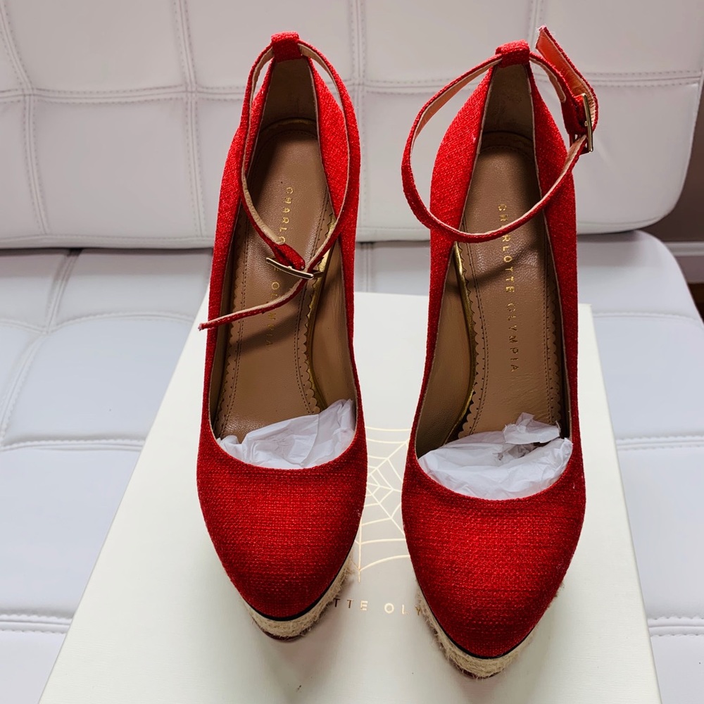 Charlotte Olympia Pump